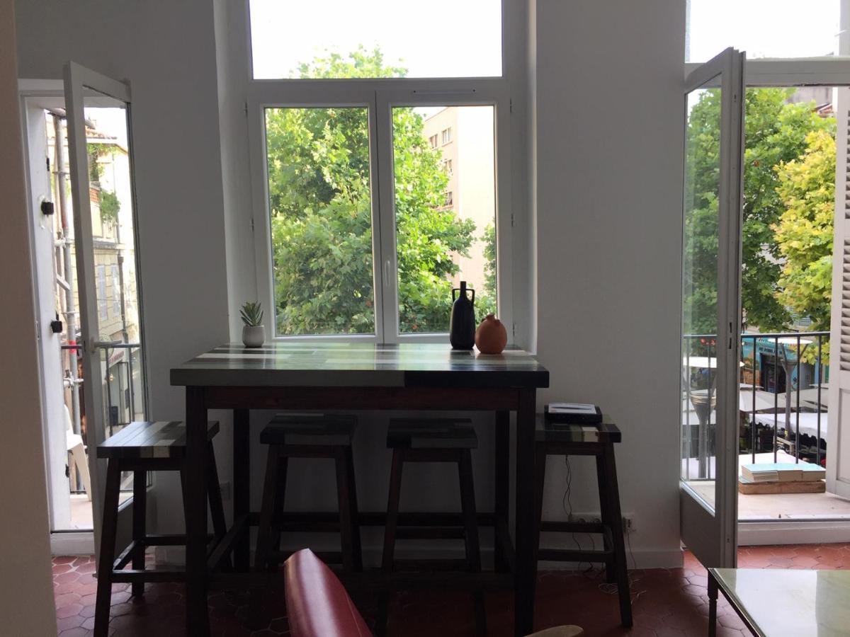 Typique T2 Terrasse Situe Quartier Panier Vieux Port Apartment