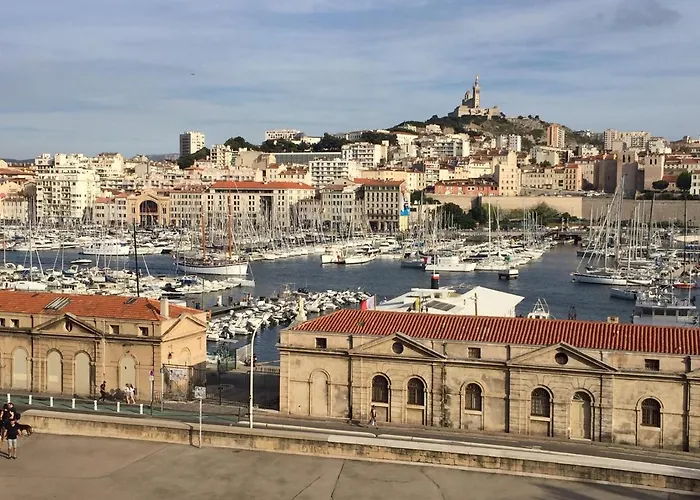 Typique T2 Terrasse Situe Quartier Panier Vieux Port